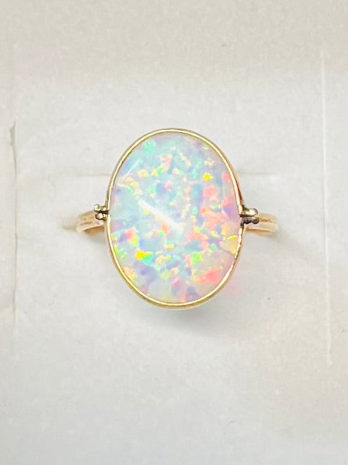 Antique 14-carat gold ring set with an opal
