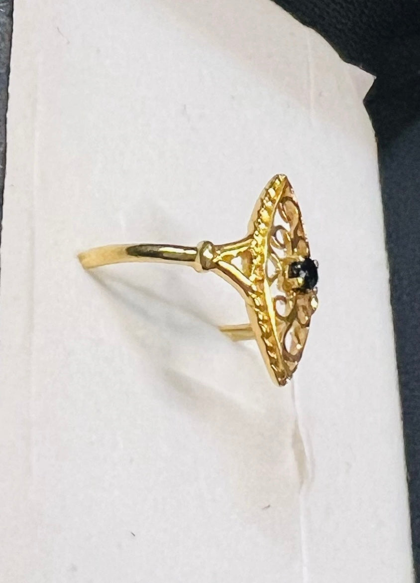 Bague ancienne en or 18 carats sertie d’un saphir