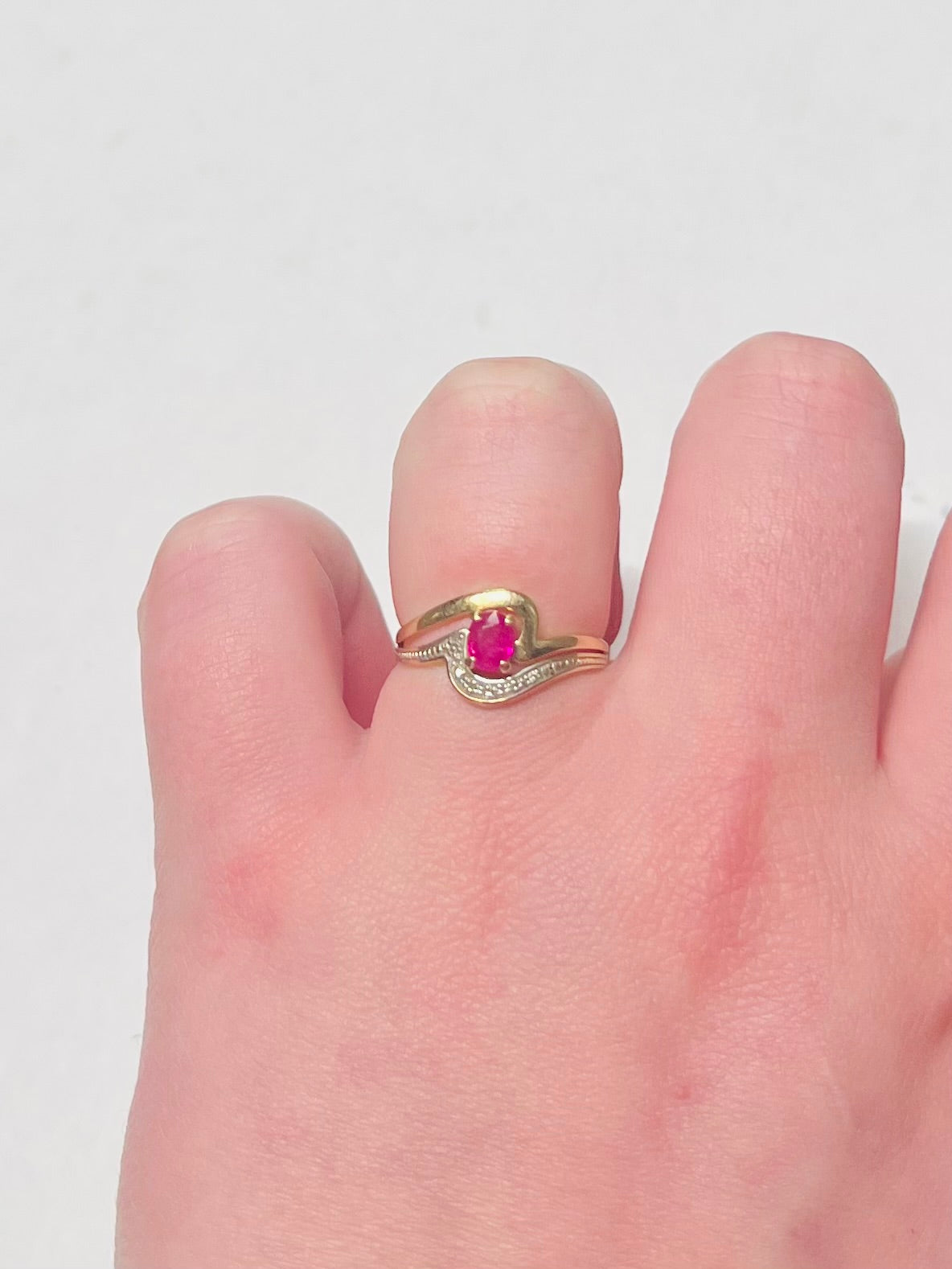 Bague en or jaune 18 carats avec rubis – Taille 54