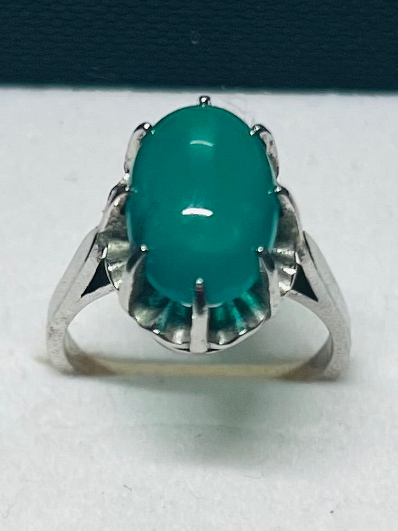 Bague ancienne en argent avec cabochon de pierre verte (verre)