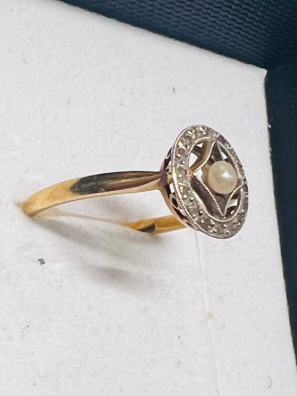 Antique ring in 18-carat yellow and white gold, natural pearl & rose-cut diamonds