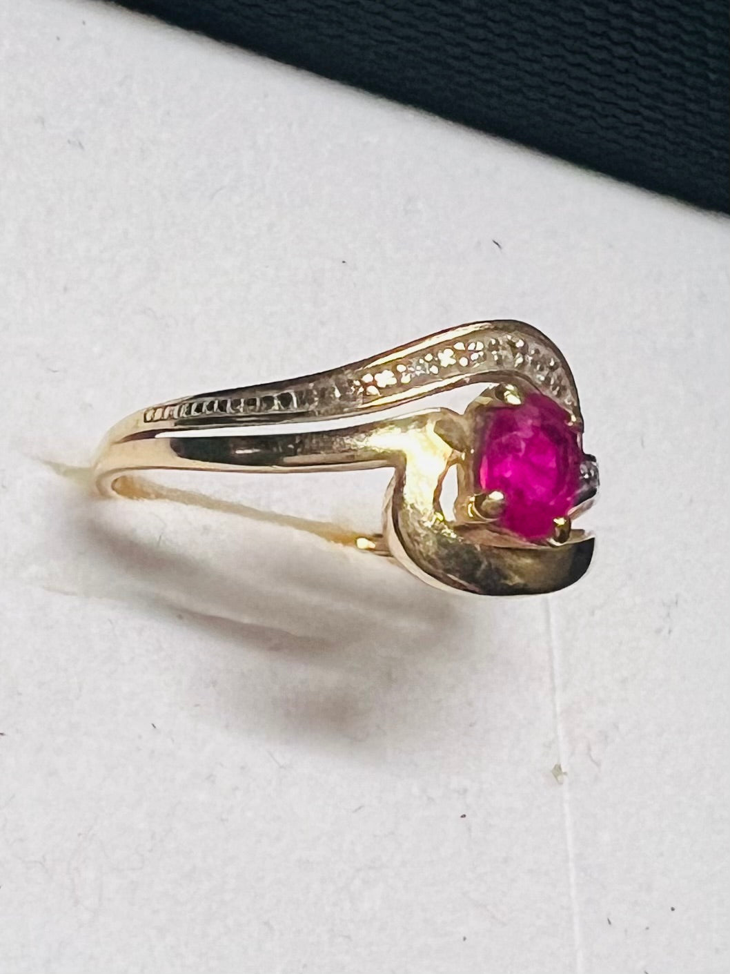 Bague en or jaune 18 carats avec rubis – Taille 54
