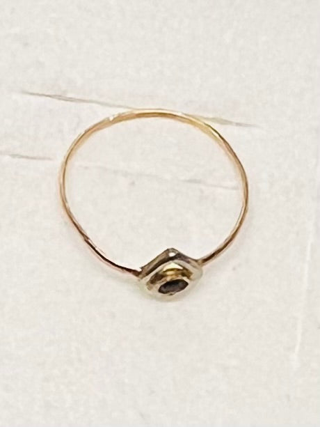 Antique ring for a young girl in 18-carat gold set with a sapphire.