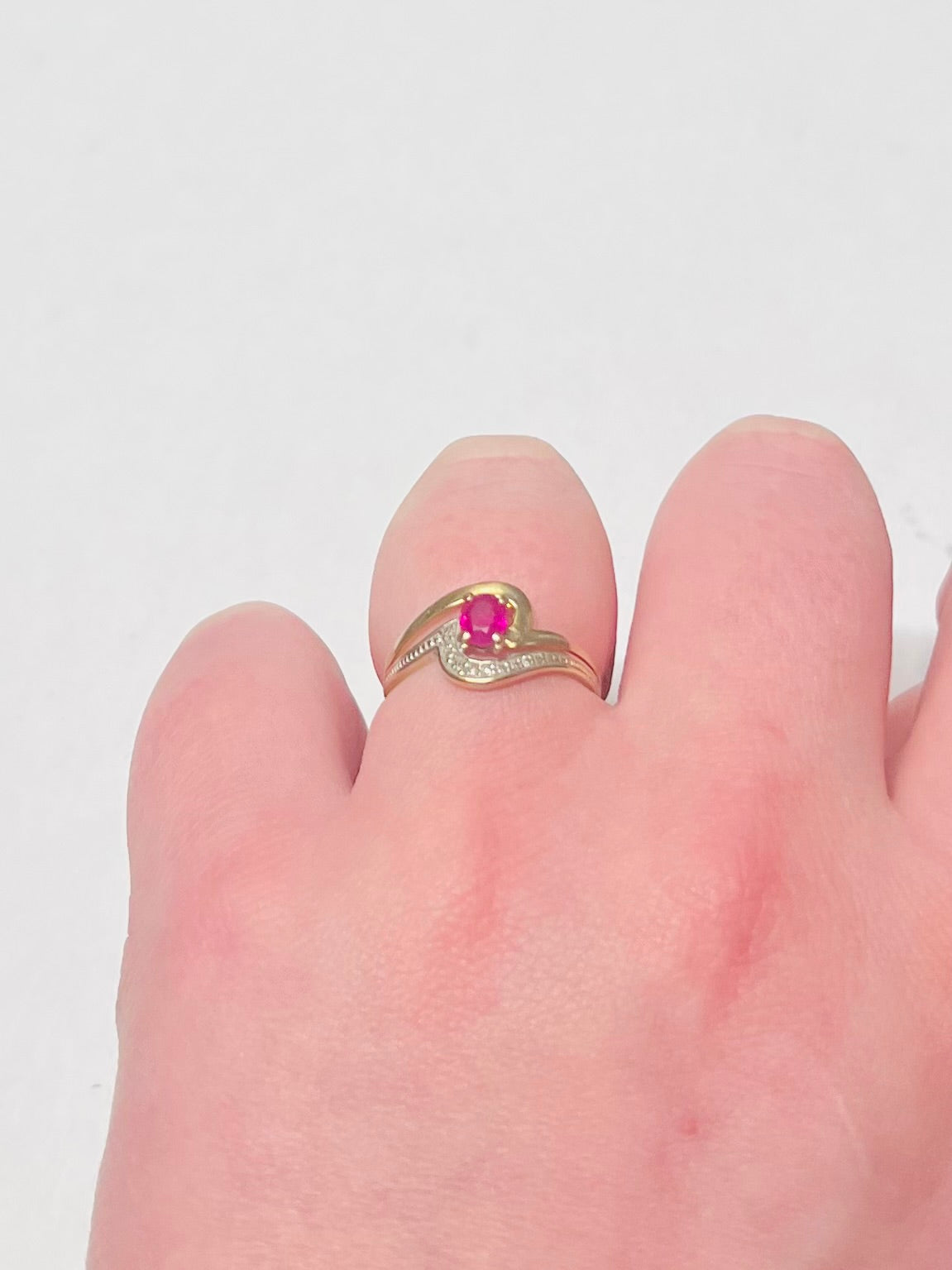 Bague en or jaune 18 carats avec rubis – Taille 54