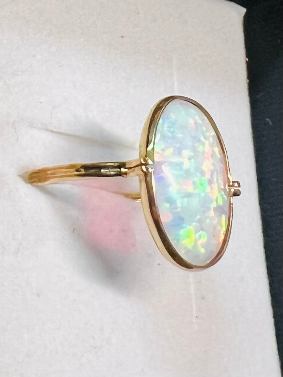 Antique 14-carat gold ring set with an opal