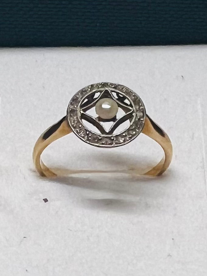 Antique ring in 18-carat yellow and white gold, natural pearl & rose-cut diamonds