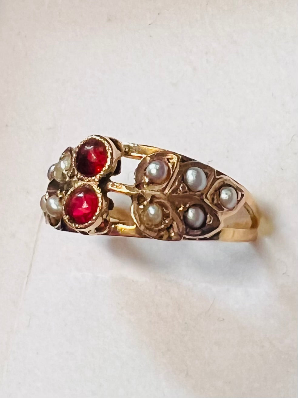 Bague ancienne en or 14 carats sertie de perles et de pierres