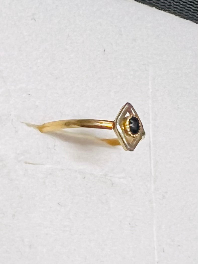 Antique ring for a young girl in 18-carat gold set with a sapphire.