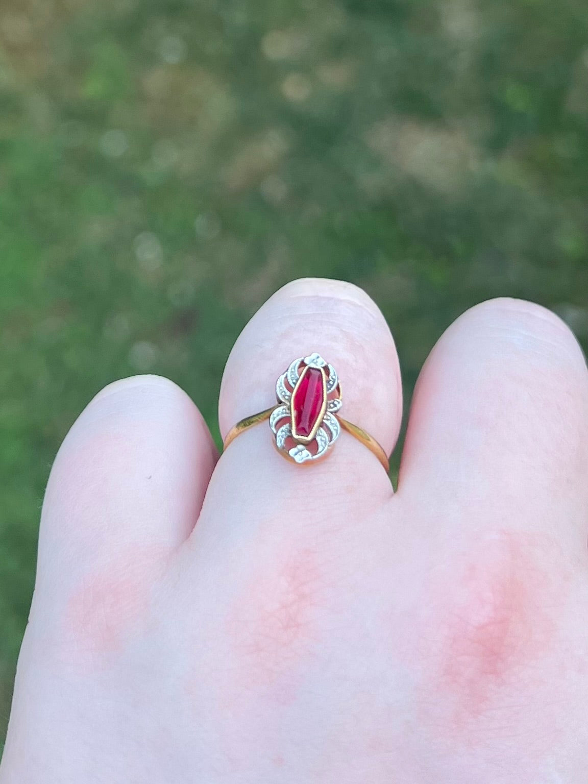 Antique 18-carat gold ring set with Verneuil rubies
