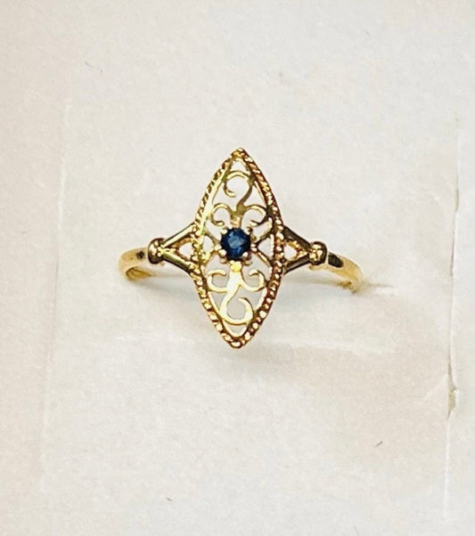 Bague ancienne en or 18 carats sertie d’un saphir