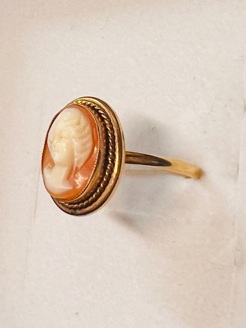 Antique 18-carat gold ring set with a cameo