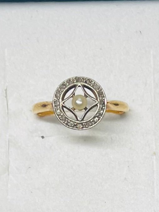 Antique ring in 18-carat yellow and white gold, natural pearl & rose-cut diamonds