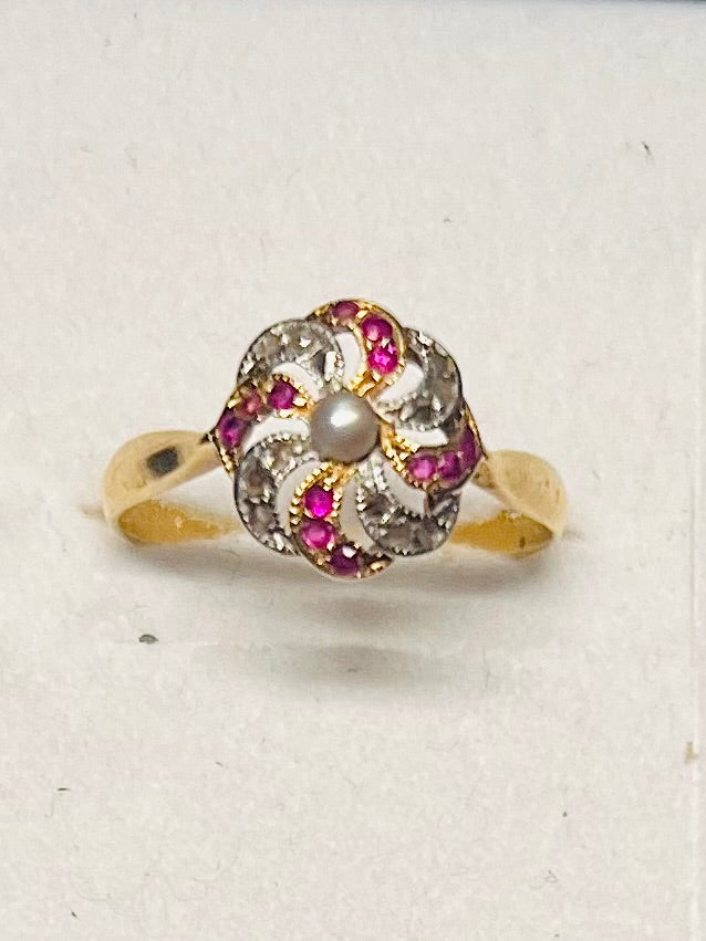 Antique ring in 18-carat gold, heated rubies, rose-cut diamonds & natural pearl