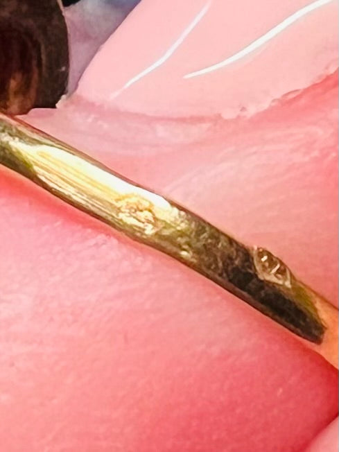 Antique 18-carat gold ring set with a cameo
